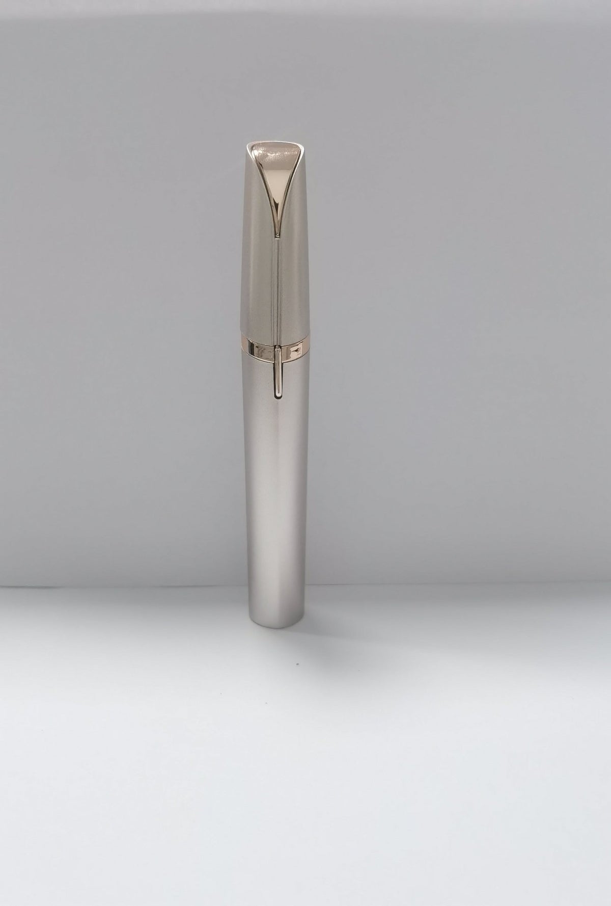Mini Electric Eyebrow Trimmer with LED Light – photo 12