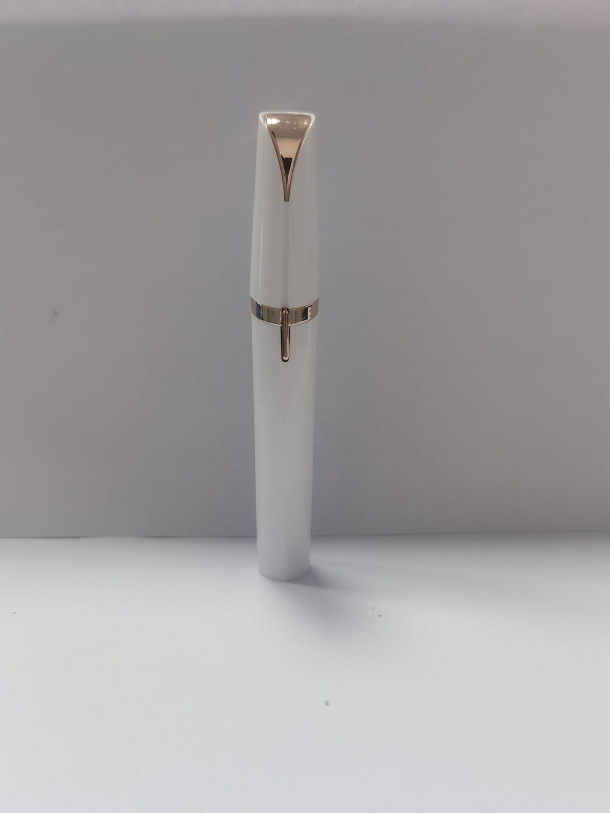 Mini Electric Eyebrow Trimmer with LED Light – photo 15